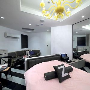 Luxury Queen Suite
